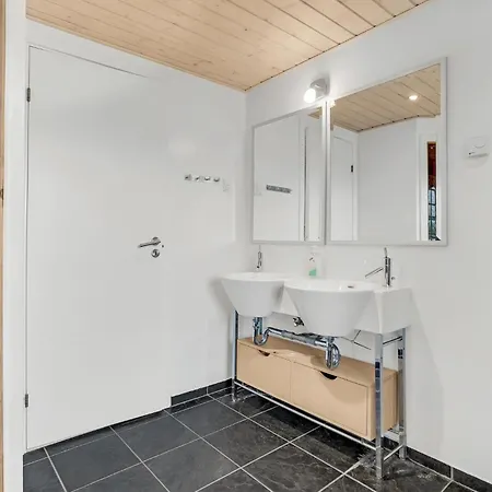 4 Bedroom In Romo